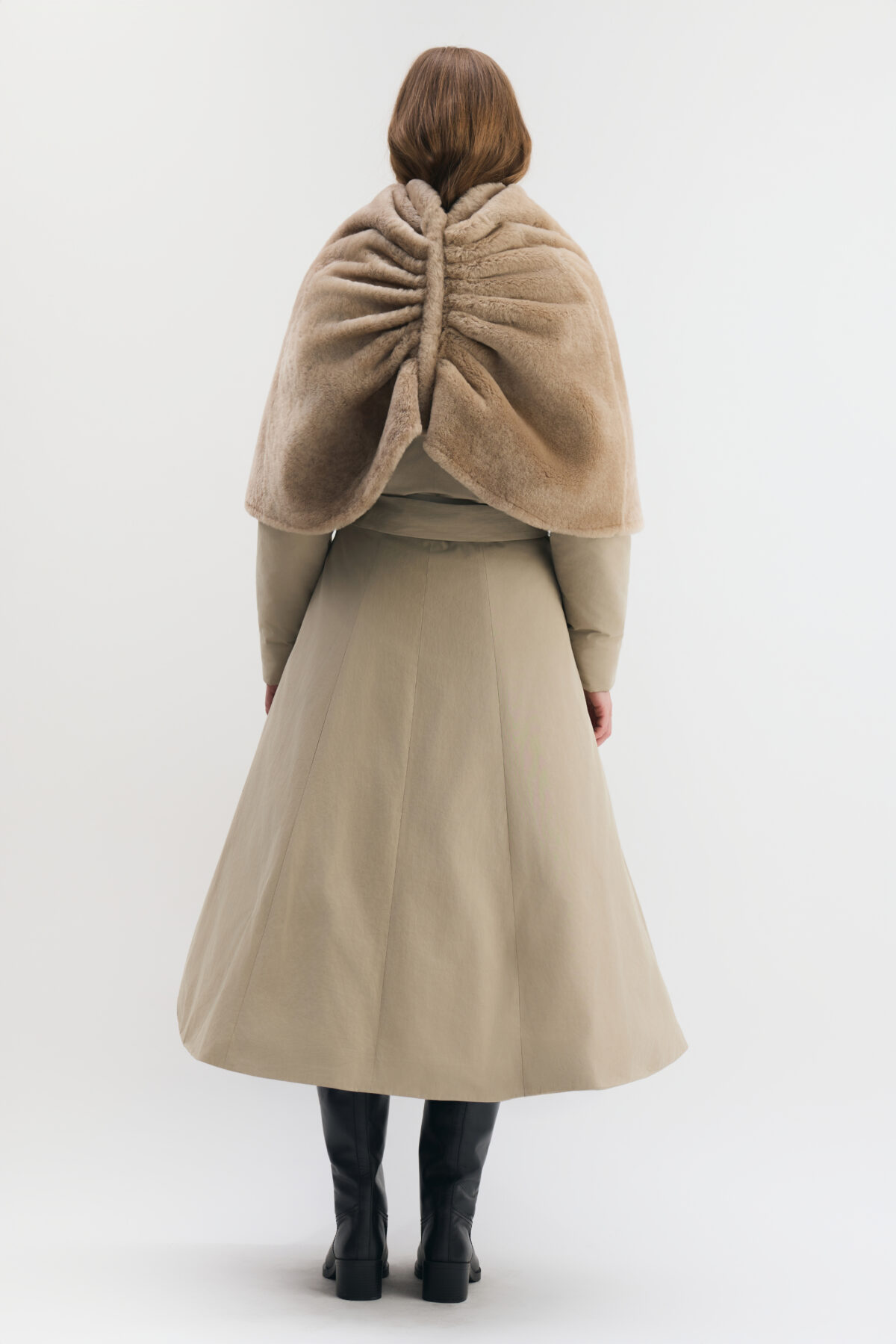 Cape made of thick, rich wool