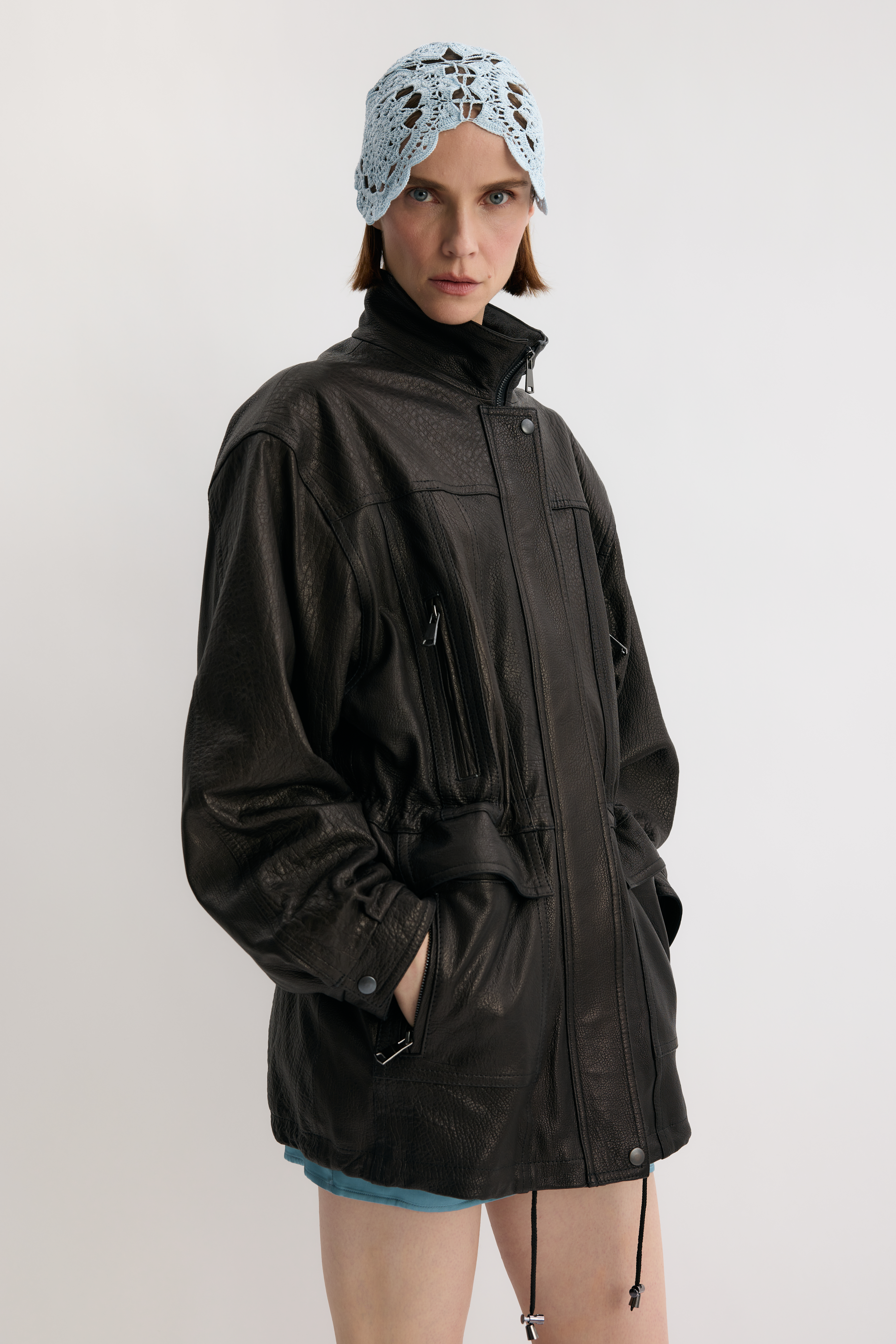 Dłuższa kurtka ze skóry czarnej