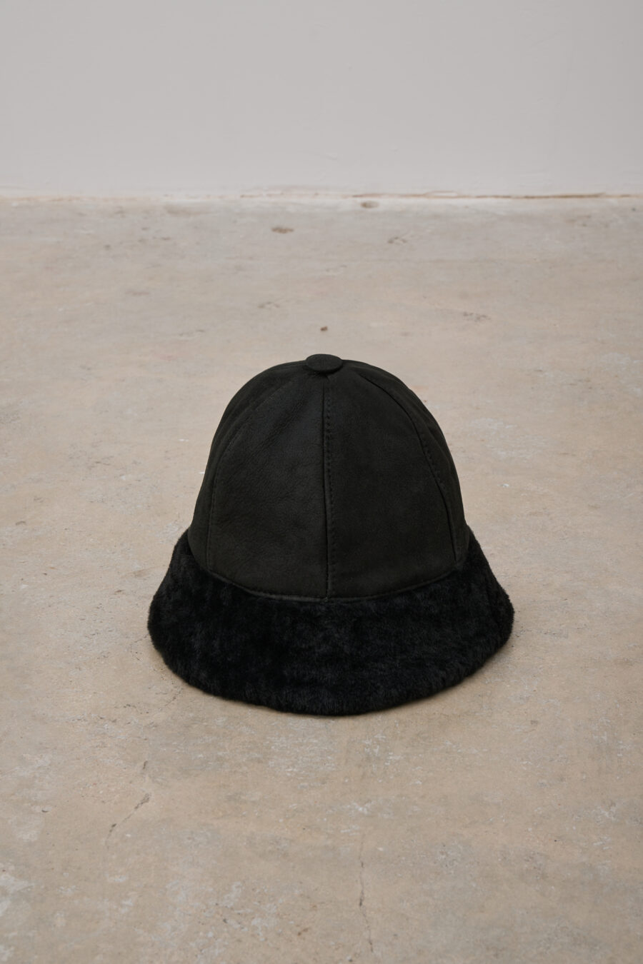 Shearling bucket hat in black