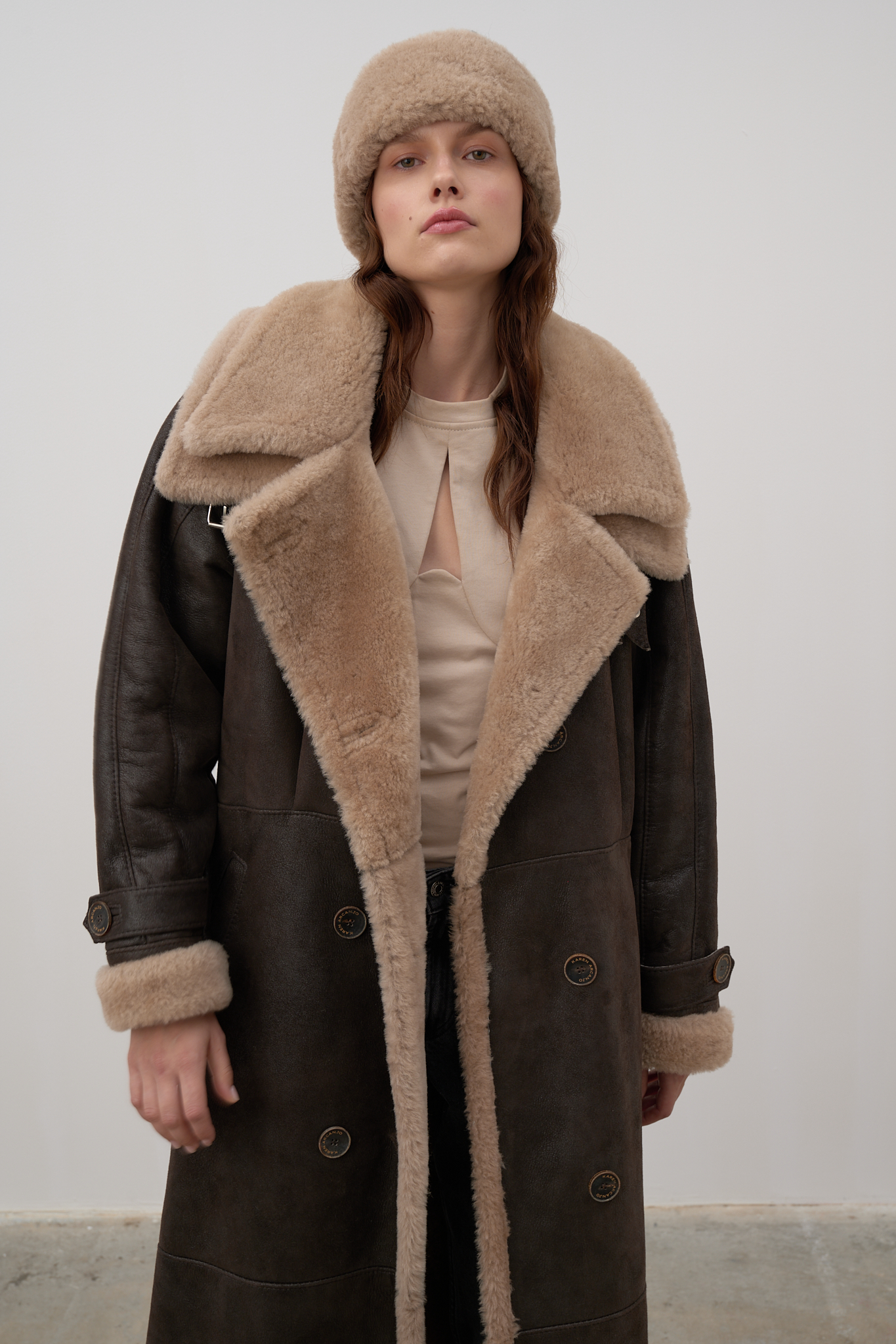 Shearling coat in brown - KAREN ARCANJO