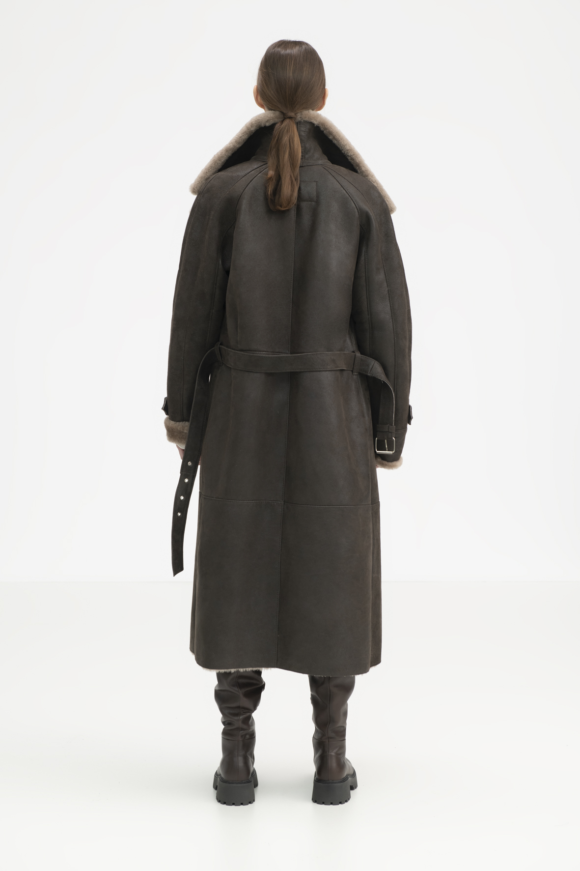 Kożuch długi brązowy Karen Arcanjo Kożuch Jordan w odcieniu czekoladowym