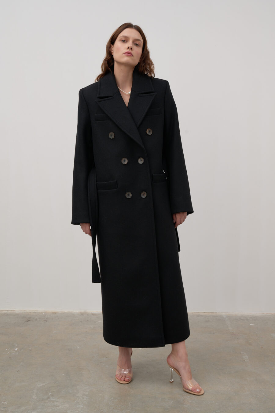 Wełniany płaszcz overize w kolorze czarnym